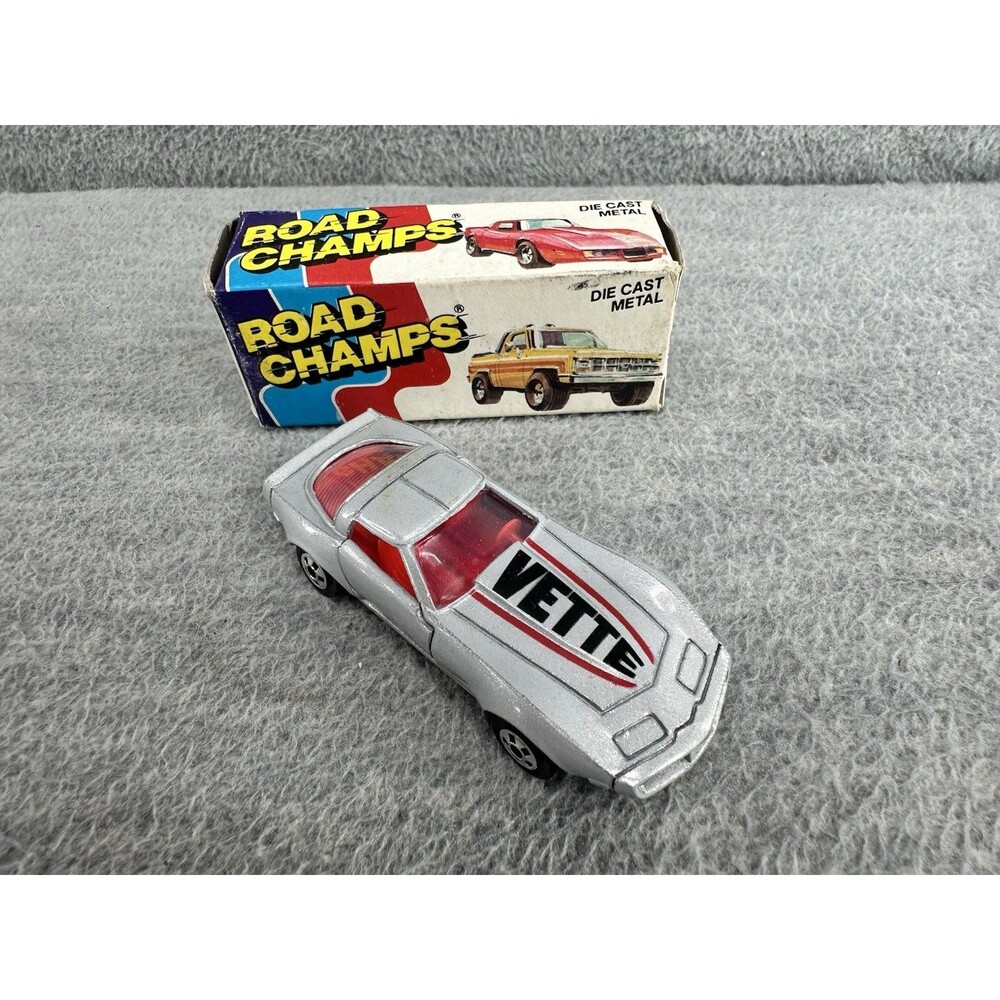 ROAD CHAMPS Vintage Die Cast #10 1982 Silver Corvette Car  T5